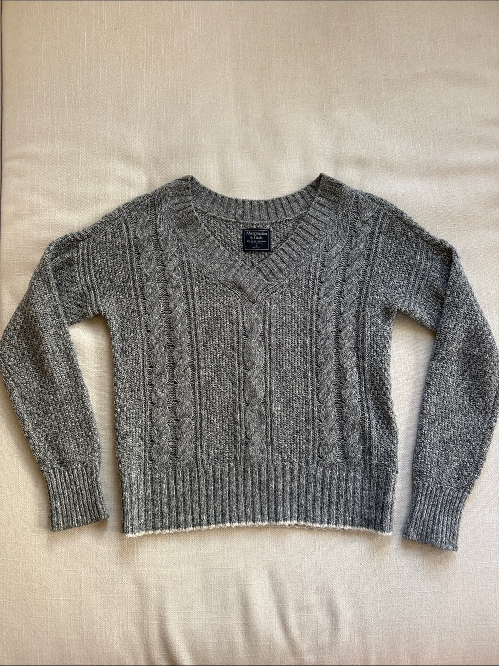 Abercrombie & Fitch Women's Gray Cable V-Neck Pullover Sweater
